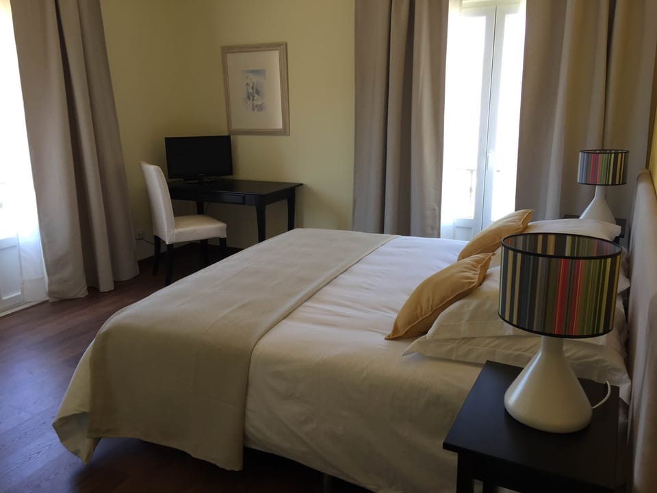 Double Room | In-room safe, desk, blackout drapes, rollaway beds