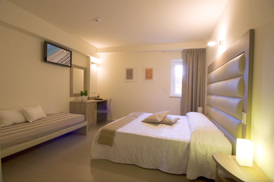 Classic Triple Room | Premium bedding, minibar, in-room safe, desk