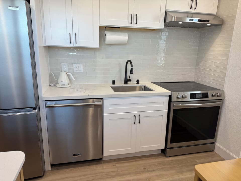 Full kitchen