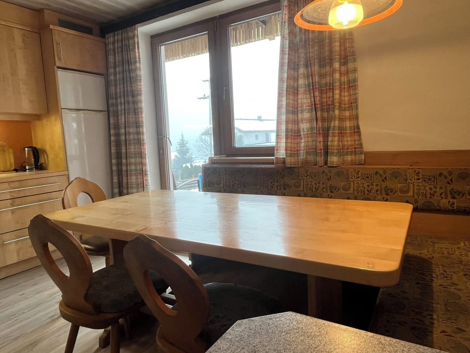 Comfort Apartment, 3 Bedrooms, Patio, Mountain View | Dining room