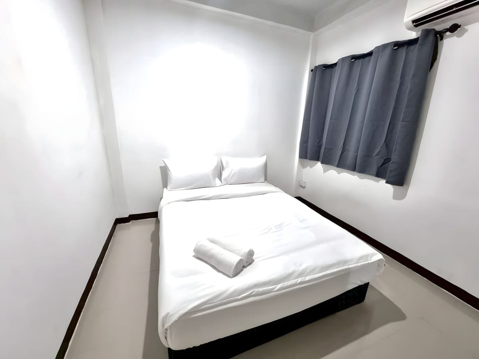 Double Room, 1 Double Bed, Private Bathroom | Desk, free WiFi