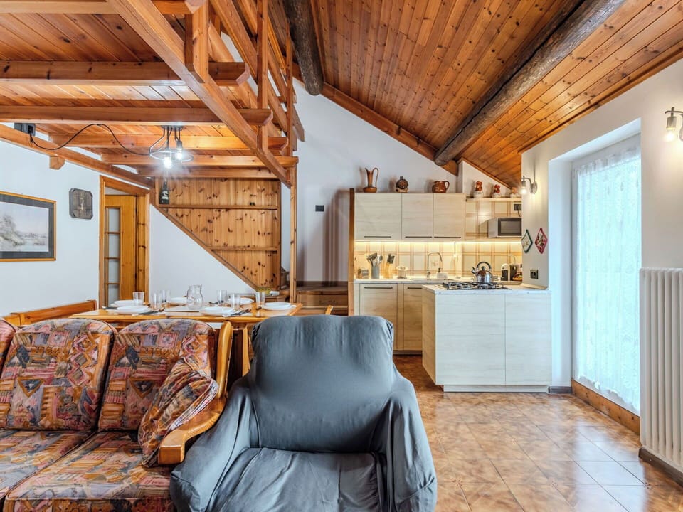 Wood, Home, Cottage, Ceiling, Hardwood, Log Cabin, Wood Stain, Beam, Lumber, Loft
