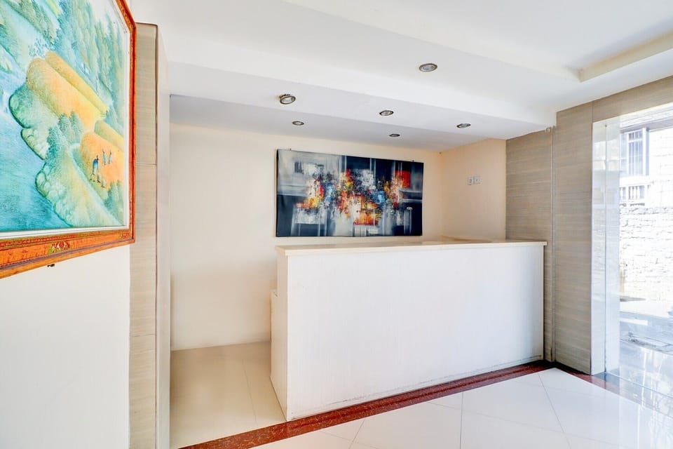 Entrance / Reception