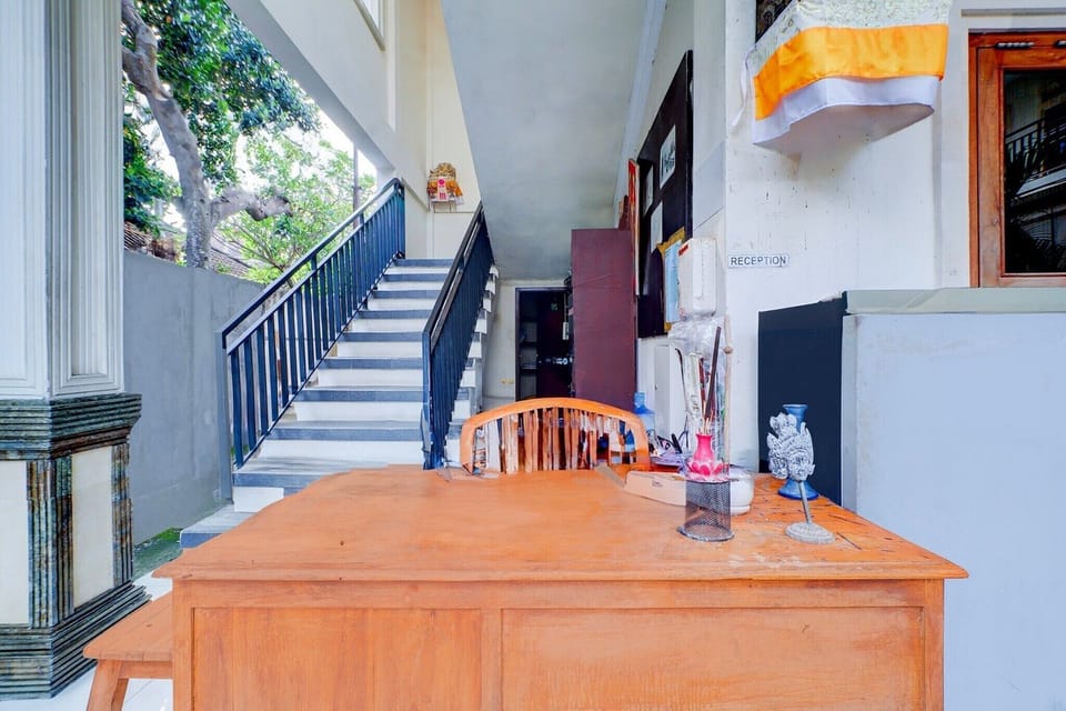 Entrance / Reception