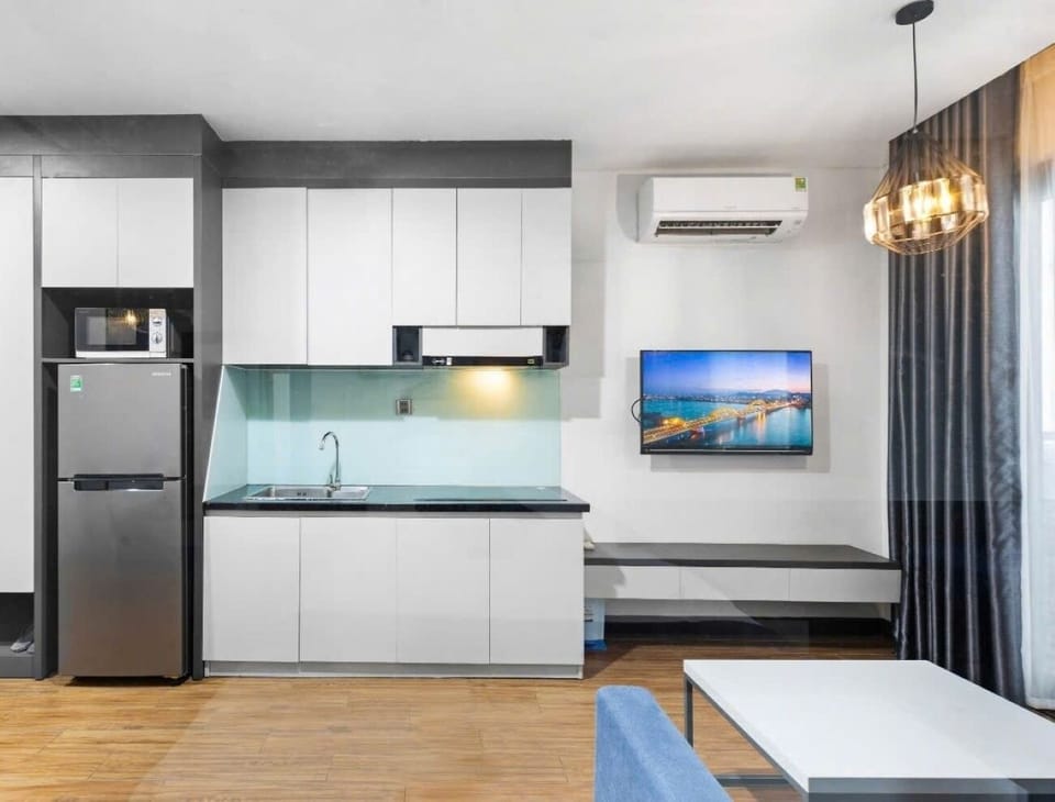Apartment, Balcony, City View | Private kitchen | Fridge, microwave, cookware/dishes/utensils, dining table