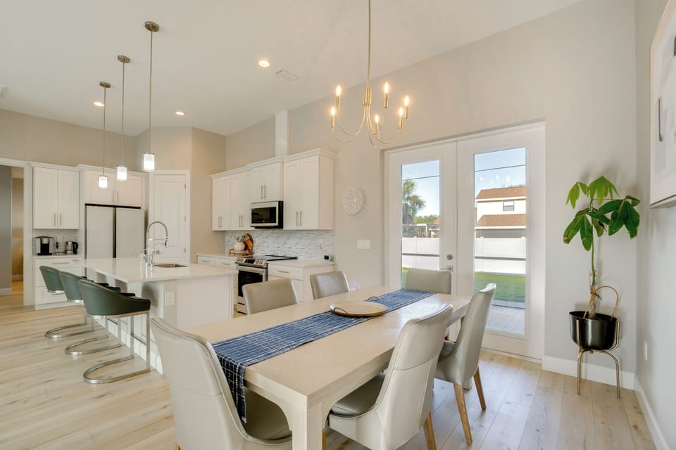Dining Area & Kitchen