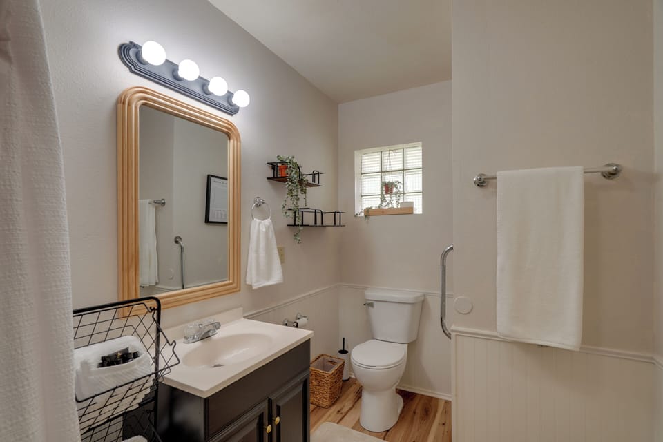Bathroom | Bathtub/Shower