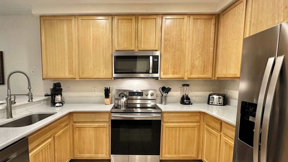 Condo, Multiple Beds, Balcony (Comfy Cove) | Private kitchen