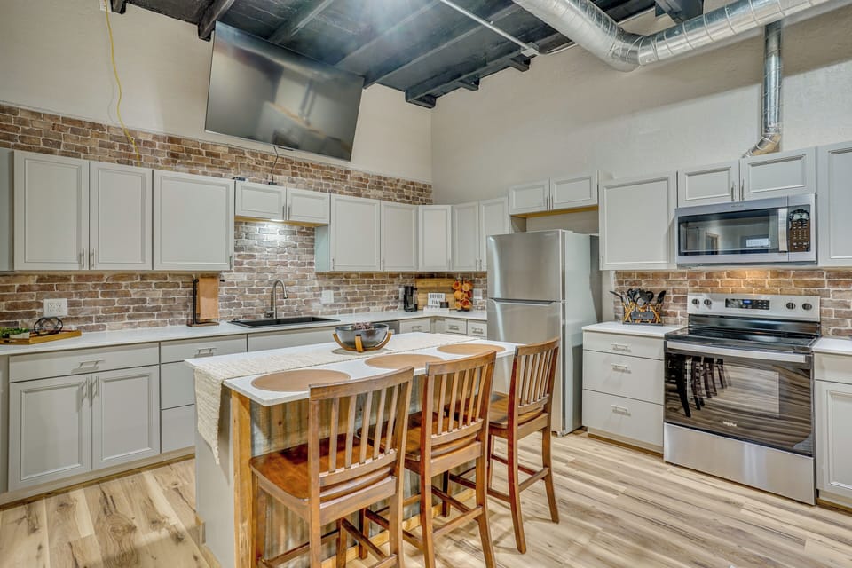 Property Interior | Single-Story Apartment | Central A/C & Heating | Free WiFi