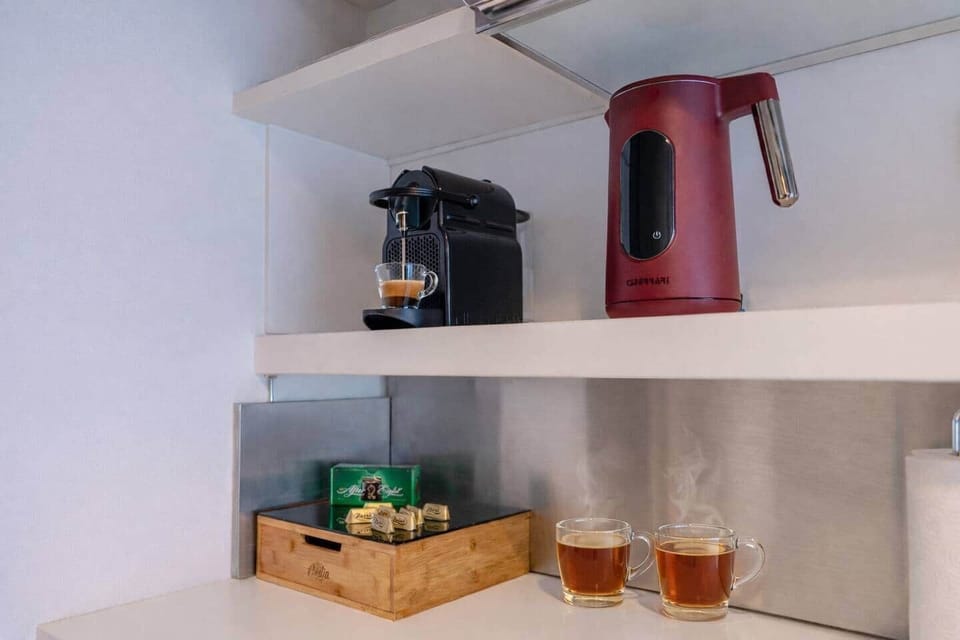 Macchina del caffe e bollitore elettrico