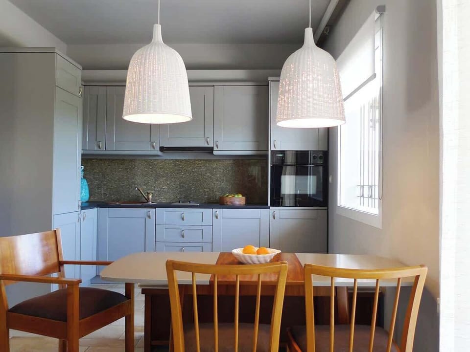 Airy Dinning Room with Abundant Natural Light and Relaxed Atmosphere
