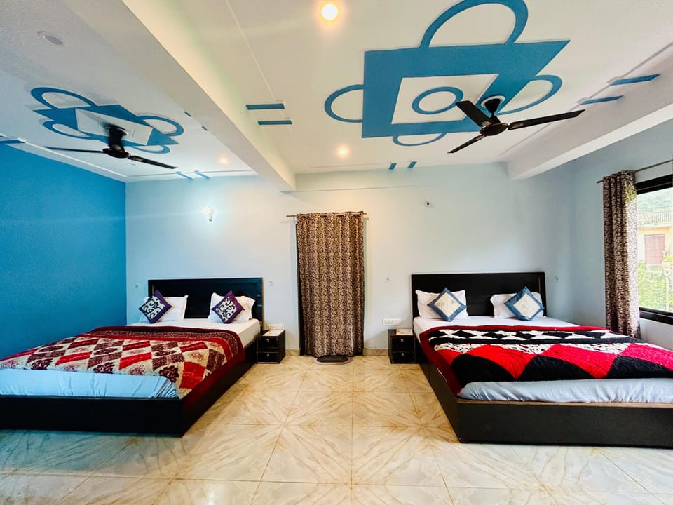 Family Suite, Mountain View | Desk, free WiFi