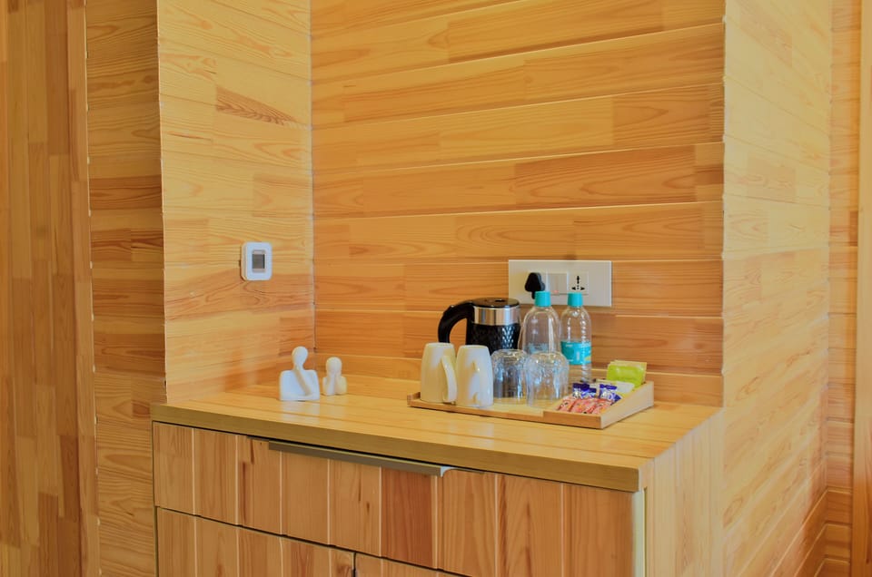 Royal Deluxe Room | In-room safe, desk, laptop workspace, blackout drapes