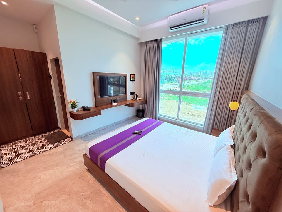 Superior Suite | Minibar, in-room safe, desk, free WiFi