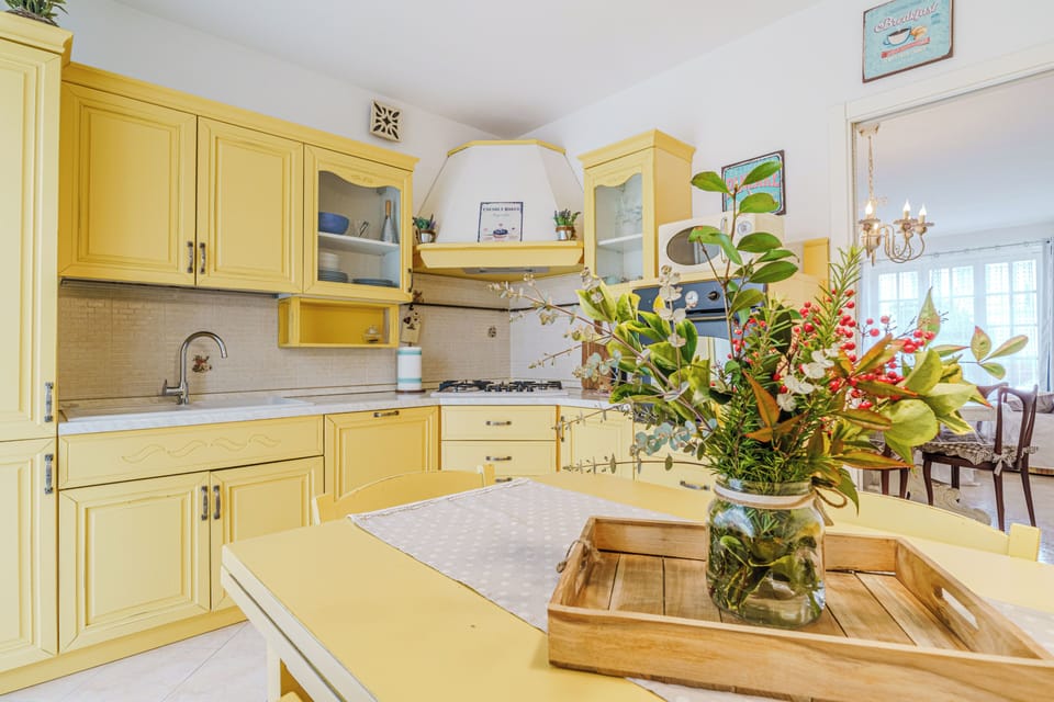 Apartment | Private kitchen | Fridge, microwave, oven, stovetop