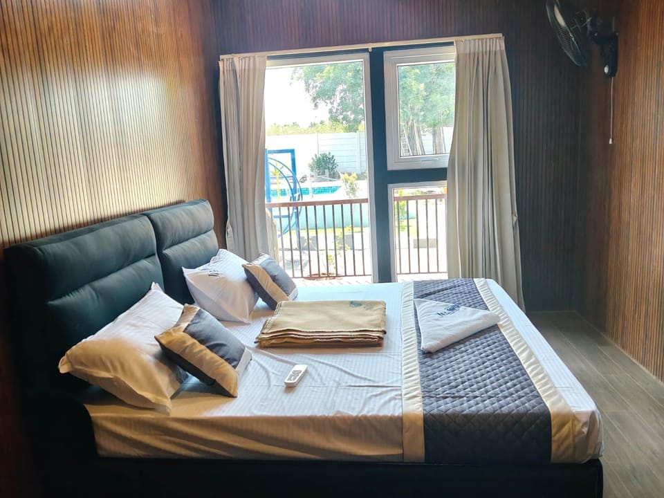 Desk, laptop workspace, free WiFi