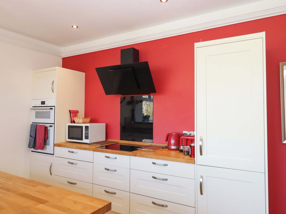 Dishwasher, cookware/dishes/utensils