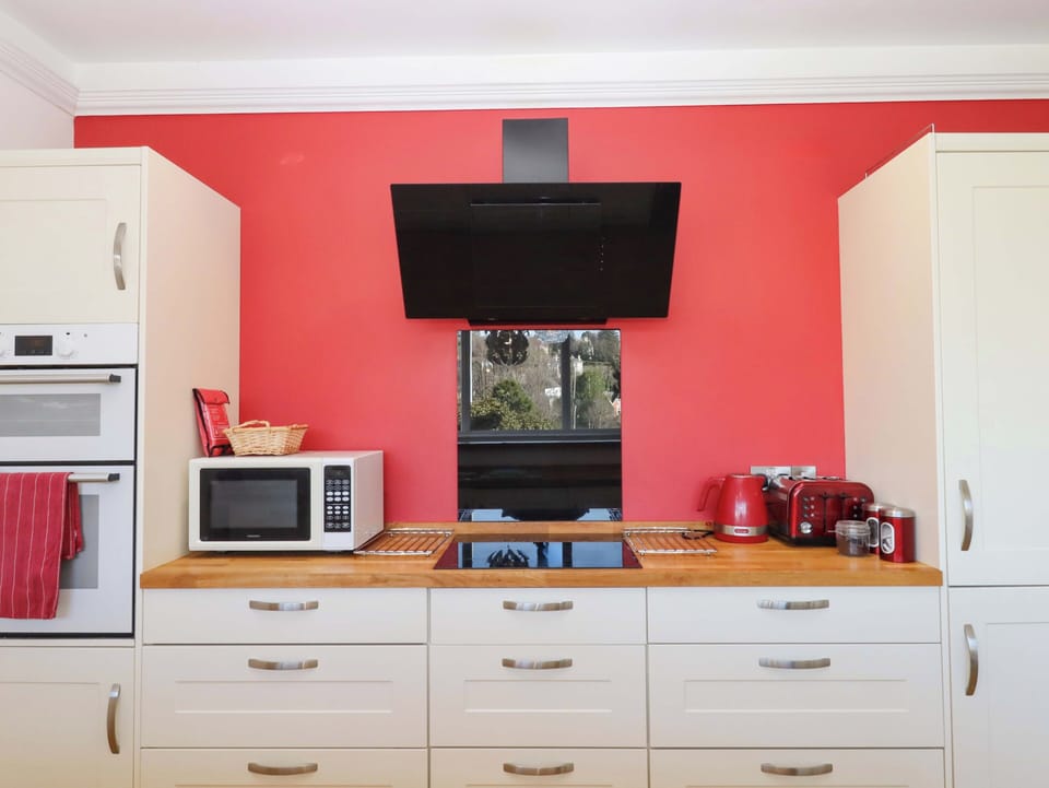 Dishwasher, cookware/dishes/utensils