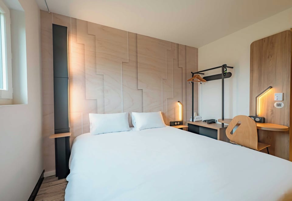 Desk, free WiFi, bed sheets