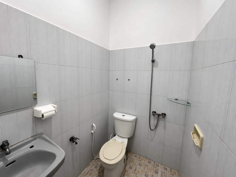 Express Prime | Bathroom | Free toiletries, towels, soap, shampoo