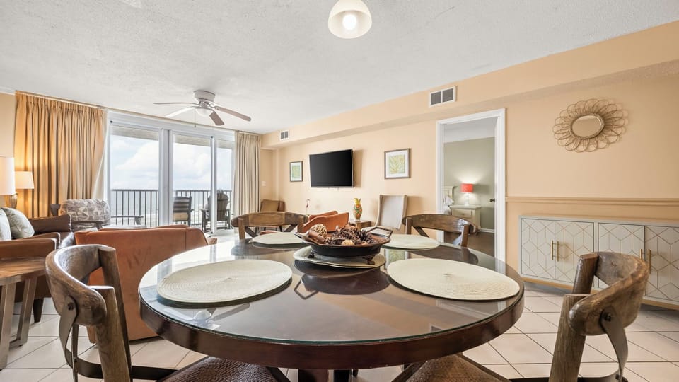 Romar Tower 5A - Dining area with a table for four, perfect for meals together.