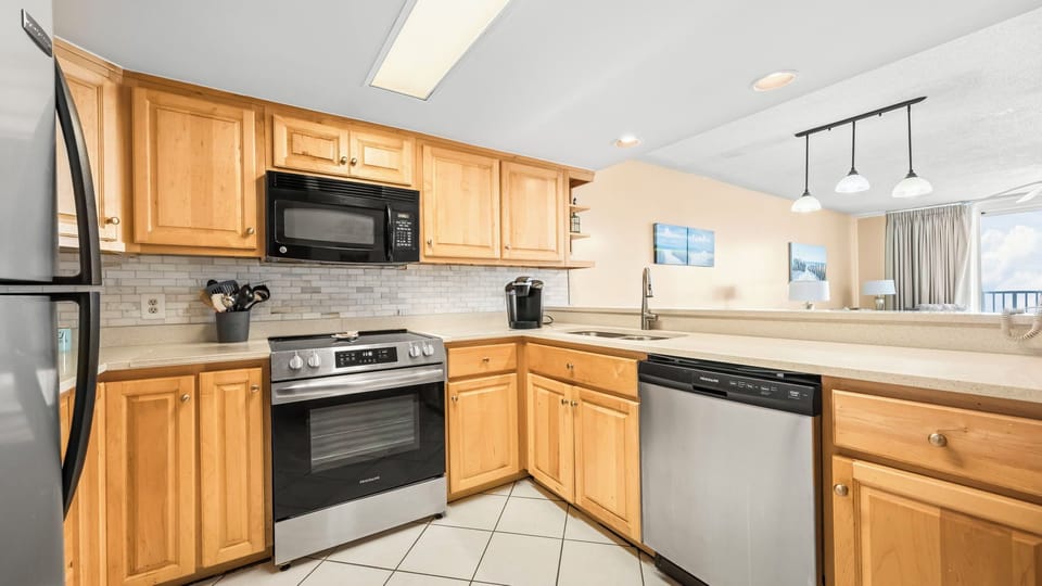 Romar Tower 5A - Kitchen