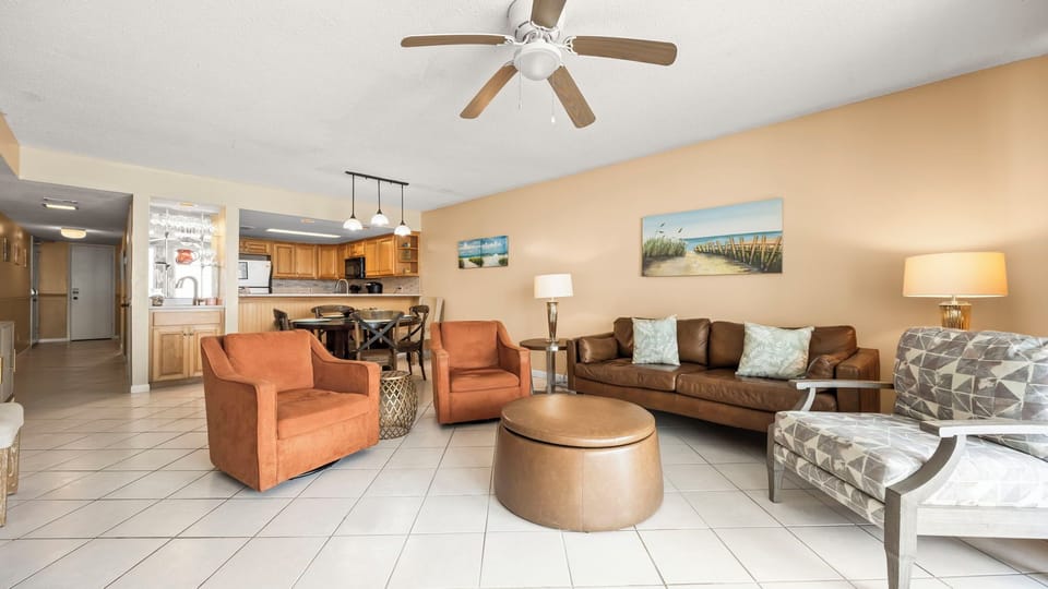 Romar Tower 5A - Living area