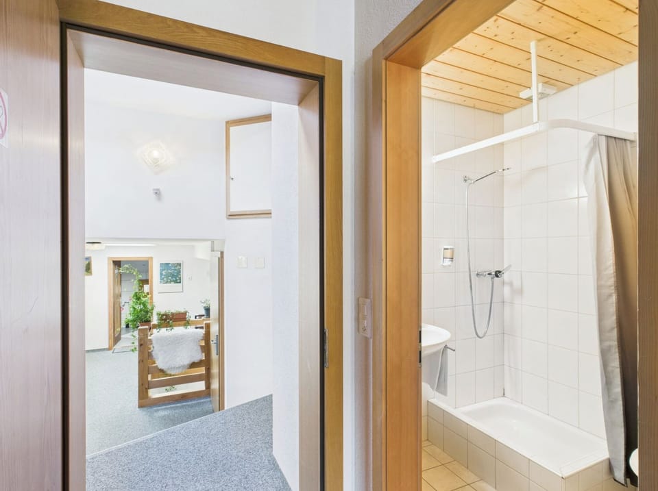Superior Double Room with lake view, balcony Nr. 4 | Bathroom | Towels