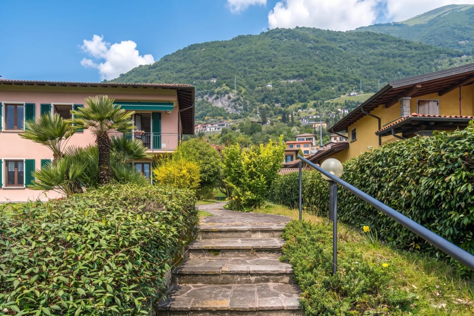 Family House, 2 Bedrooms, Balcony (Lenno Il Guscio) | Property grounds