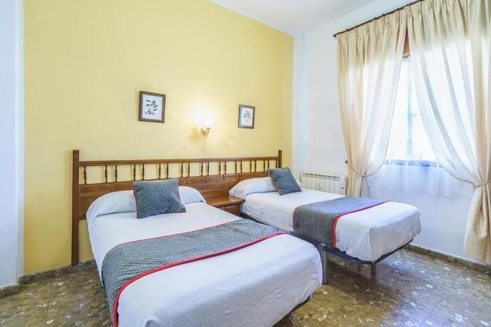 Twin Room | Desk, free WiFi, wheelchair access