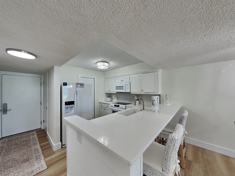 Kitchen - Breakfast Bar - Seating