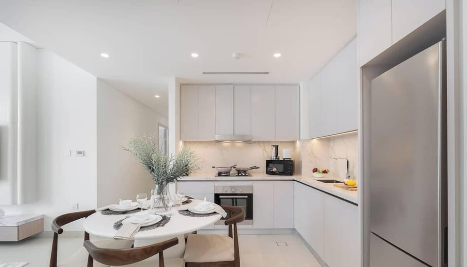 Luxury Apartment, Balcony, Beach View | In-room dining