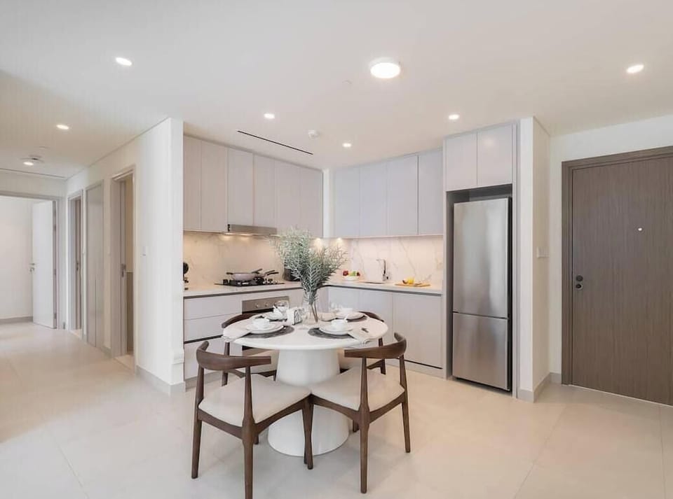 Luxury Apartment, Balcony, Beach View | In-room dining