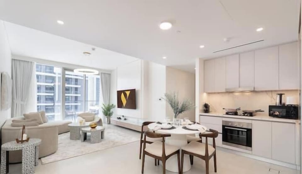 Luxury Apartment, Balcony, Beach View | In-room dining