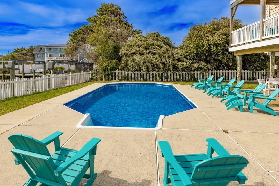 Plenty of ways unwind in & around the pool