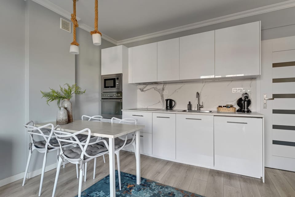 Family Apartment, City View | Dining