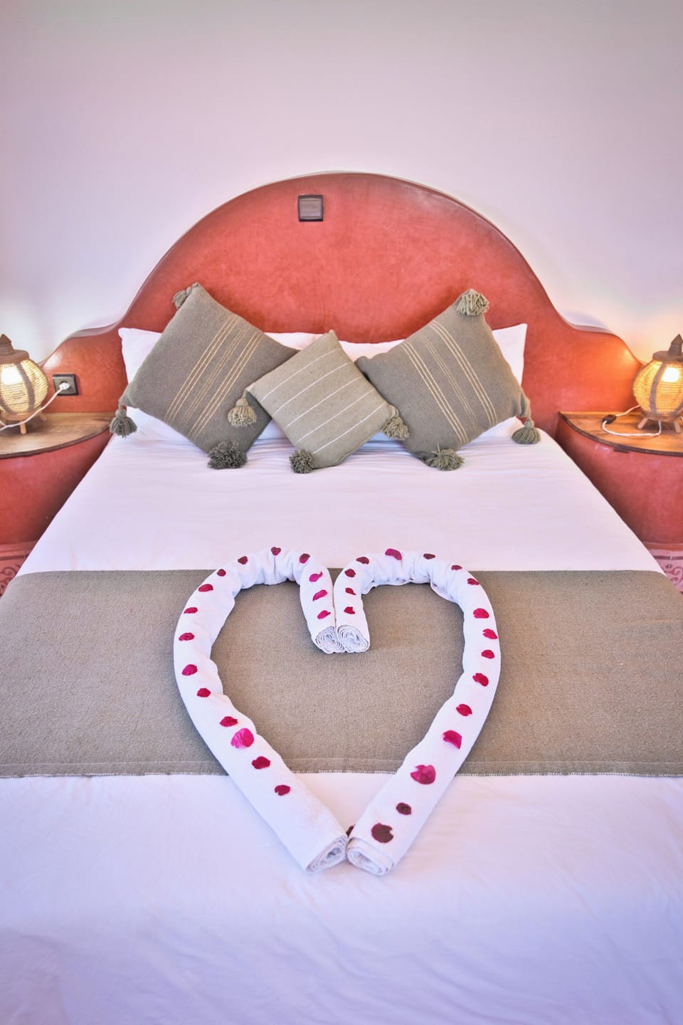 Comfort Triple Room, Garden View | Bed sheets