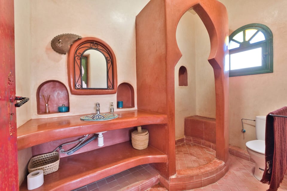 Comfort Triple Room, Garden View | Bathroom | Hair dryer, towels, shampoo, toilet paper