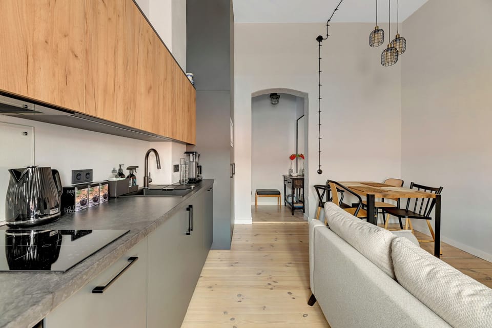 Deluxe Apartment, Kitchenette, Courtyard View | Interior