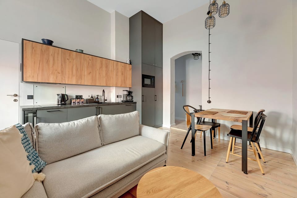 Deluxe Apartment, Kitchenette, Courtyard View | Interior