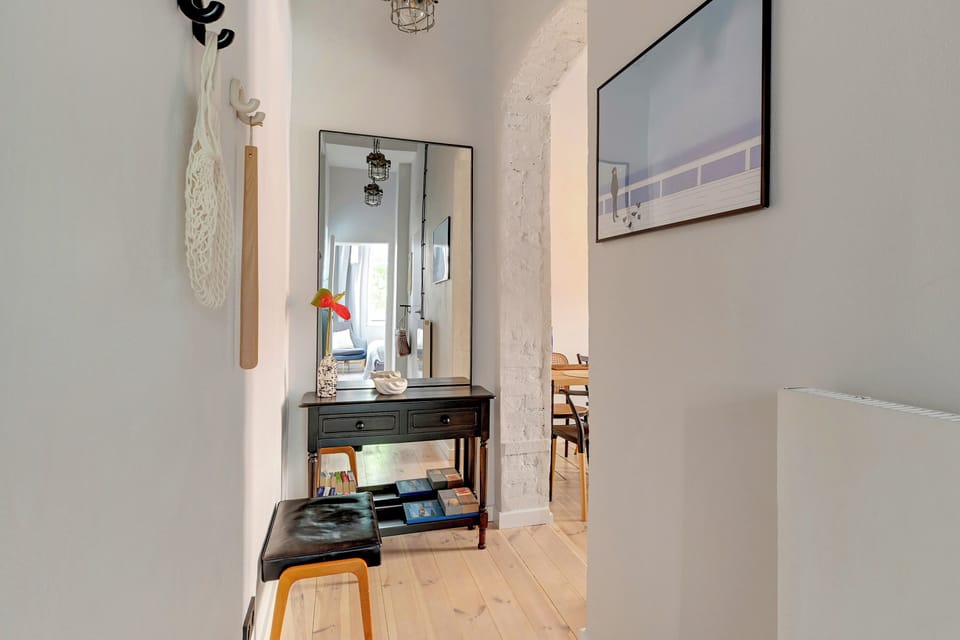 Deluxe Apartment, Kitchenette, Courtyard View | Interior