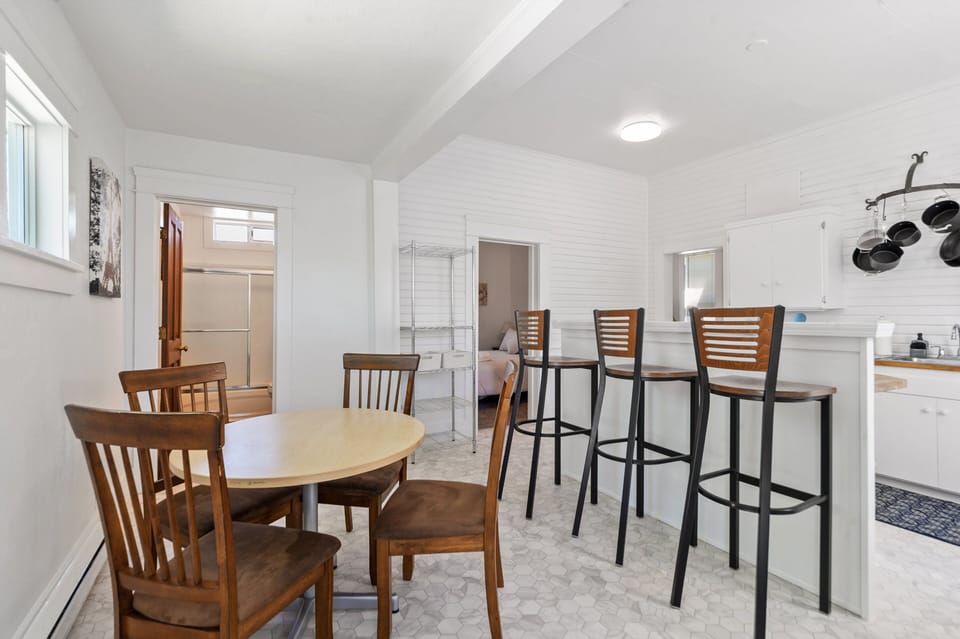 House, 2 Bedrooms | Dining