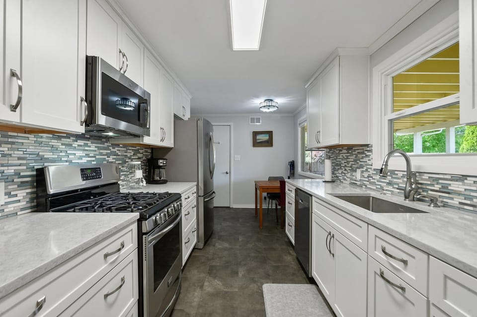 House, 3 Bedrooms | Private kitchen | Coffee/tea maker, fridge, oven, toaster