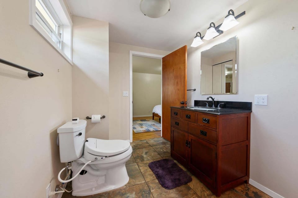 Mellow Yellow - 7 Minutes To Uo & 4 Minutes To Downtown 3 Bedroom Home House in Eugene