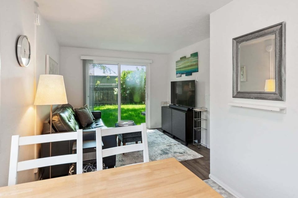 Studio, 1 Bedroom | Living area