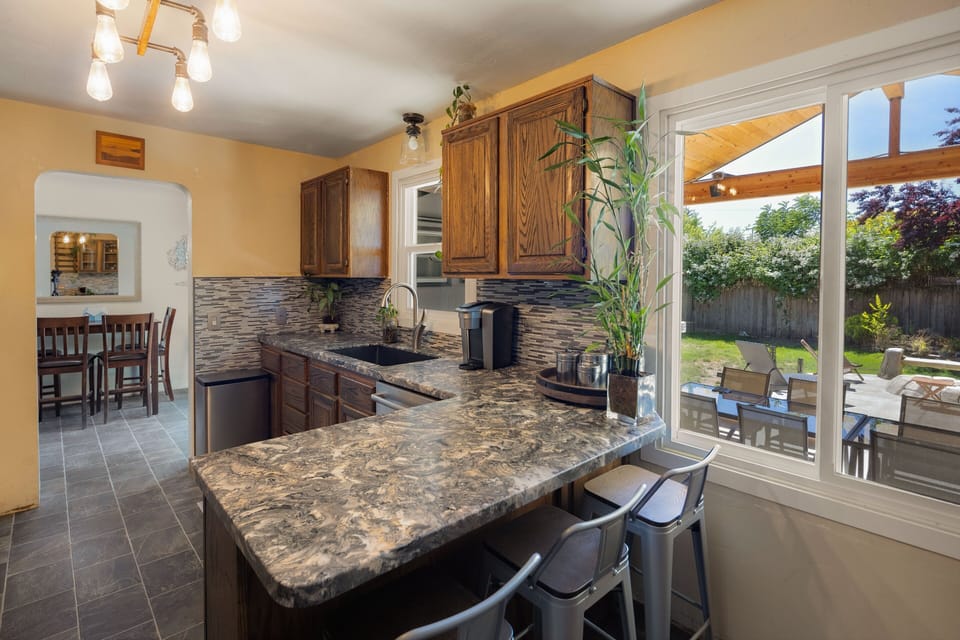 House, 3 Bedrooms | Private kitchen | Fridge, oven, coffee/tea maker, toaster