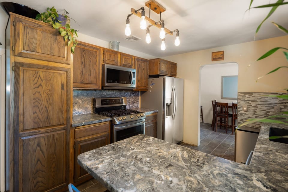 House, 3 Bedrooms | Private kitchen | Fridge, oven, coffee/tea maker, toaster