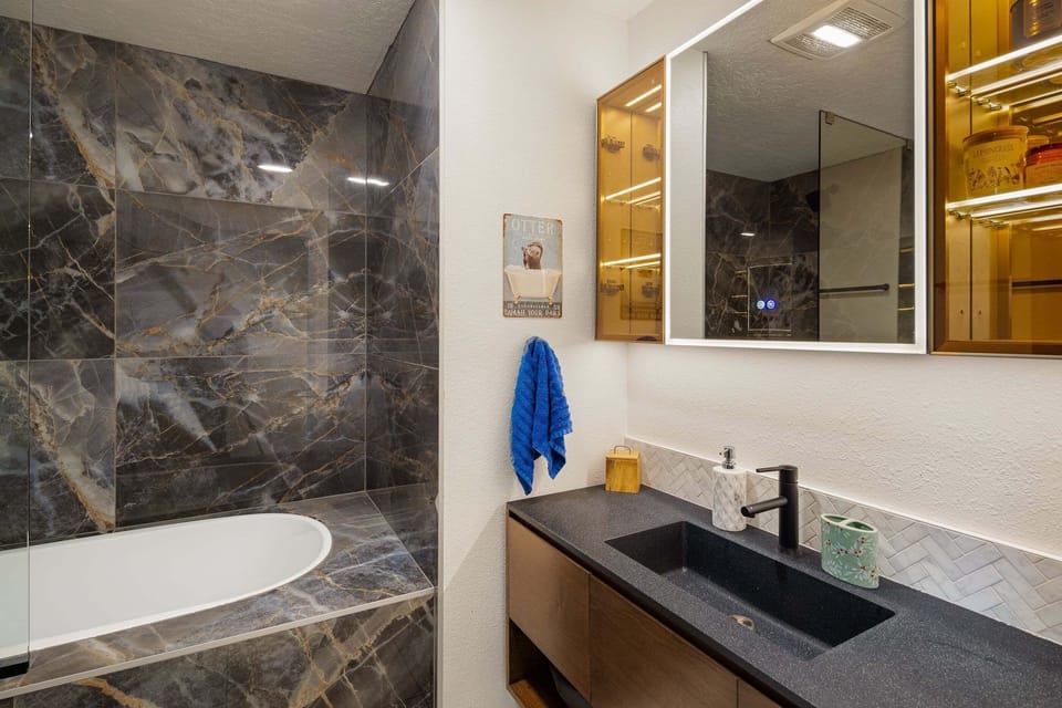 Zen Den - 10 Minutes To Autzen & Downtown 2 Bedroom Home House in Springfield