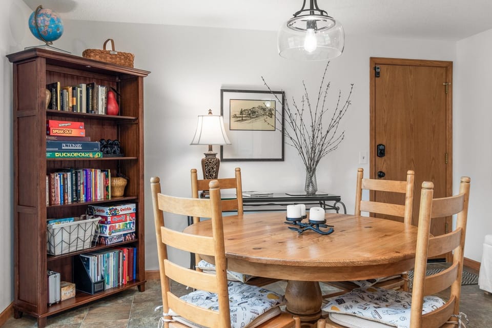 House, 4 Bedrooms | Dining