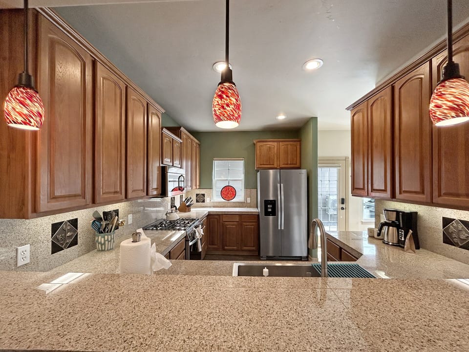 Townhome, 3 Bedrooms | Private kitchen | Fridge, oven, coffee/tea maker, toaster